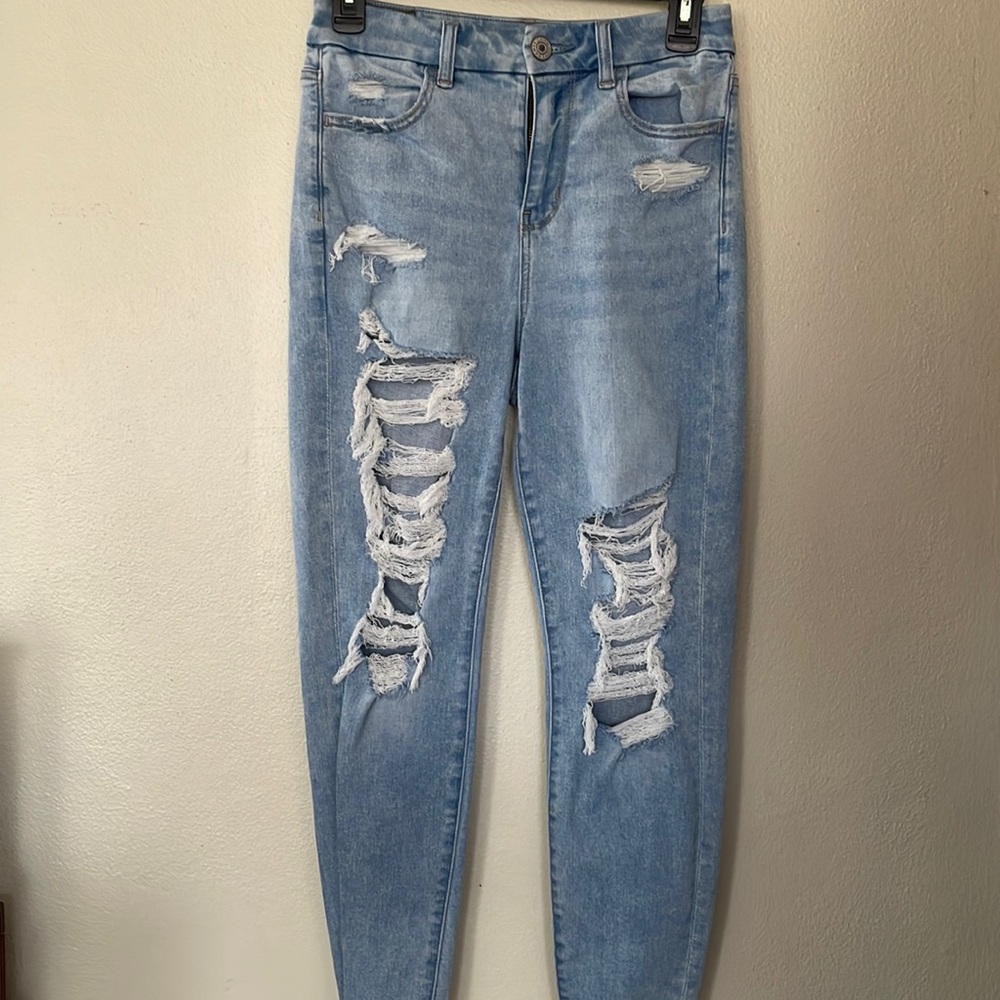 AMERICAN EAGLE JEANS